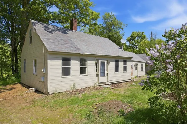 $199,000 | 307 School Street, Rumney, NH 03266