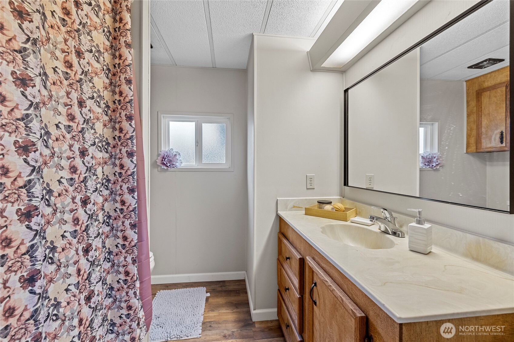 2725 East Fir Street, Unit 41 Mount Vernon, WA 98273 - Photo 17 of 38 a bathroom with a sink and a mirror