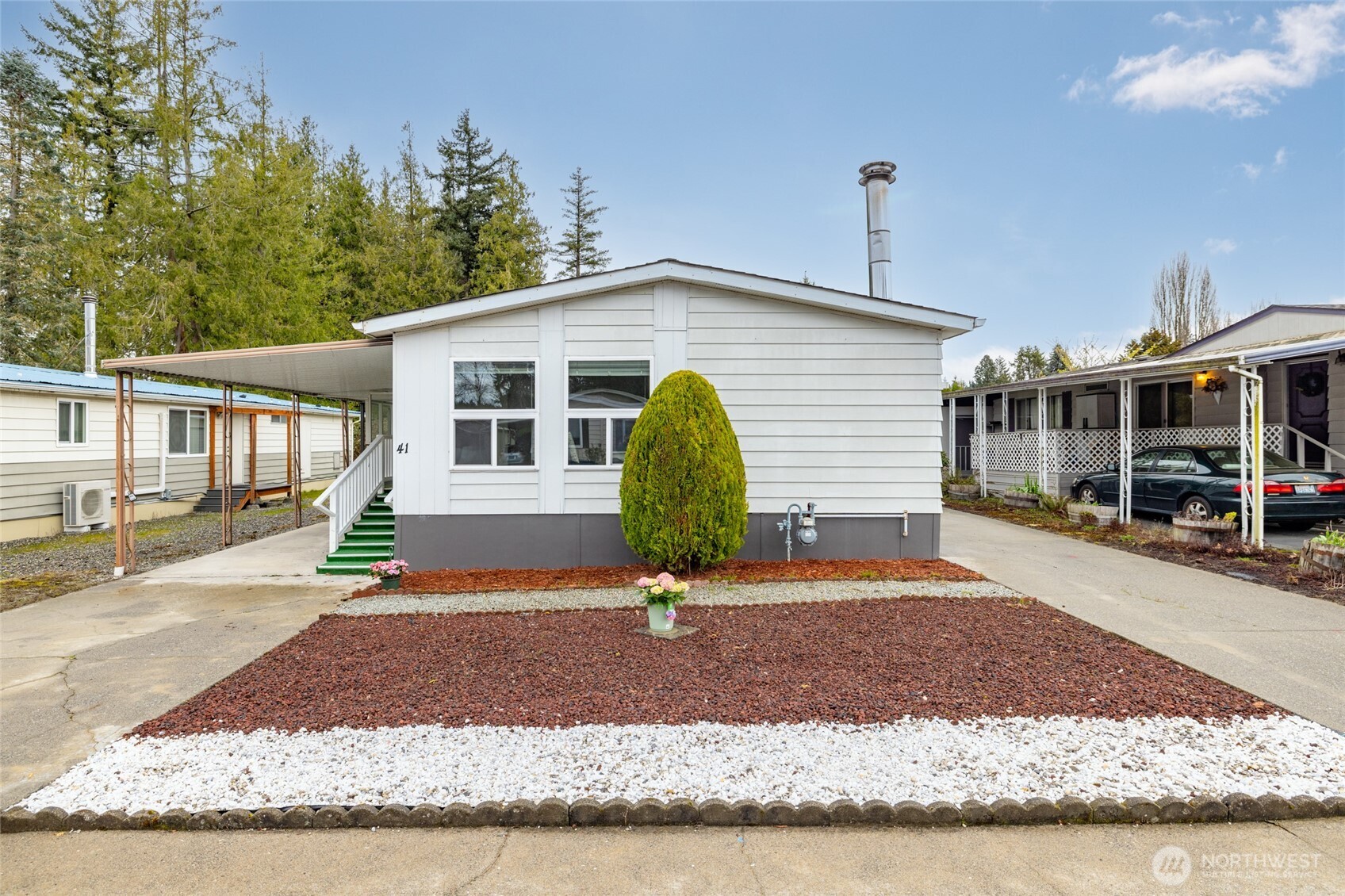 2725 East Fir Street, Unit 41 Mount Vernon, WA 98273 - Photo 30 of 38 a front view of a house with garden