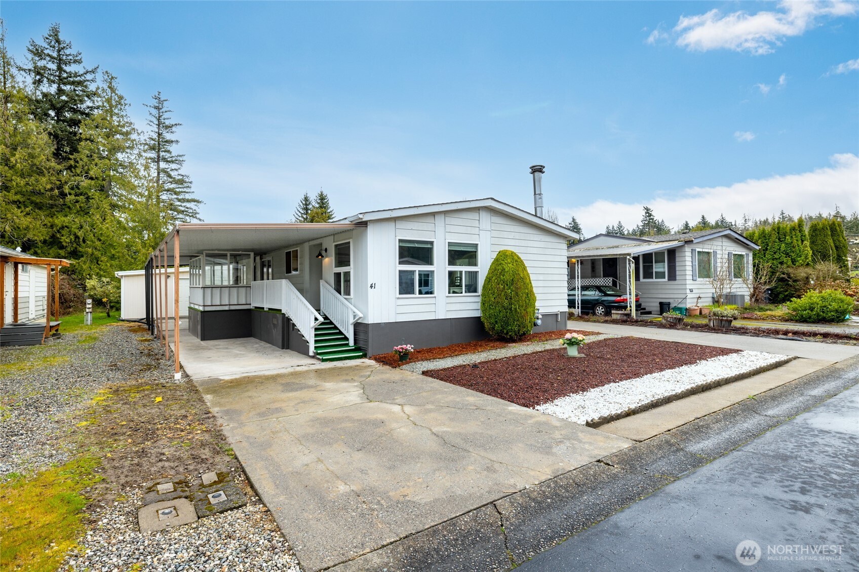 2725 East Fir Street, Unit 41 Mount Vernon, WA 98273 - Photo 3 of 38 a front view of a house with entertaining space