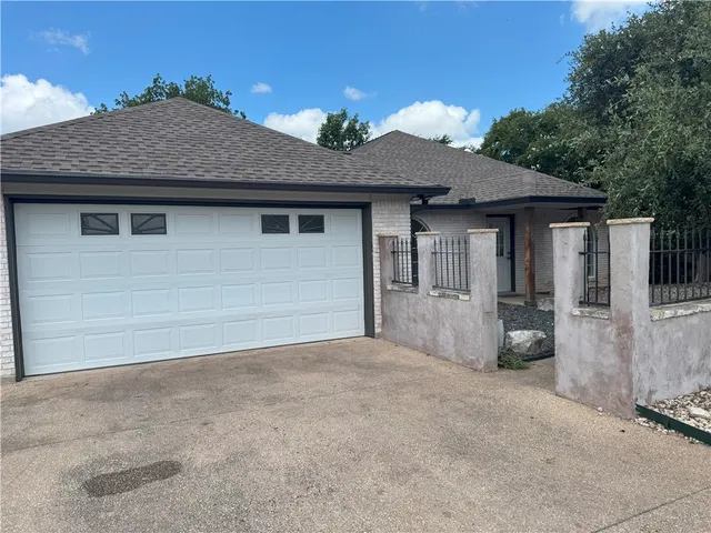a view of a backyard with tree