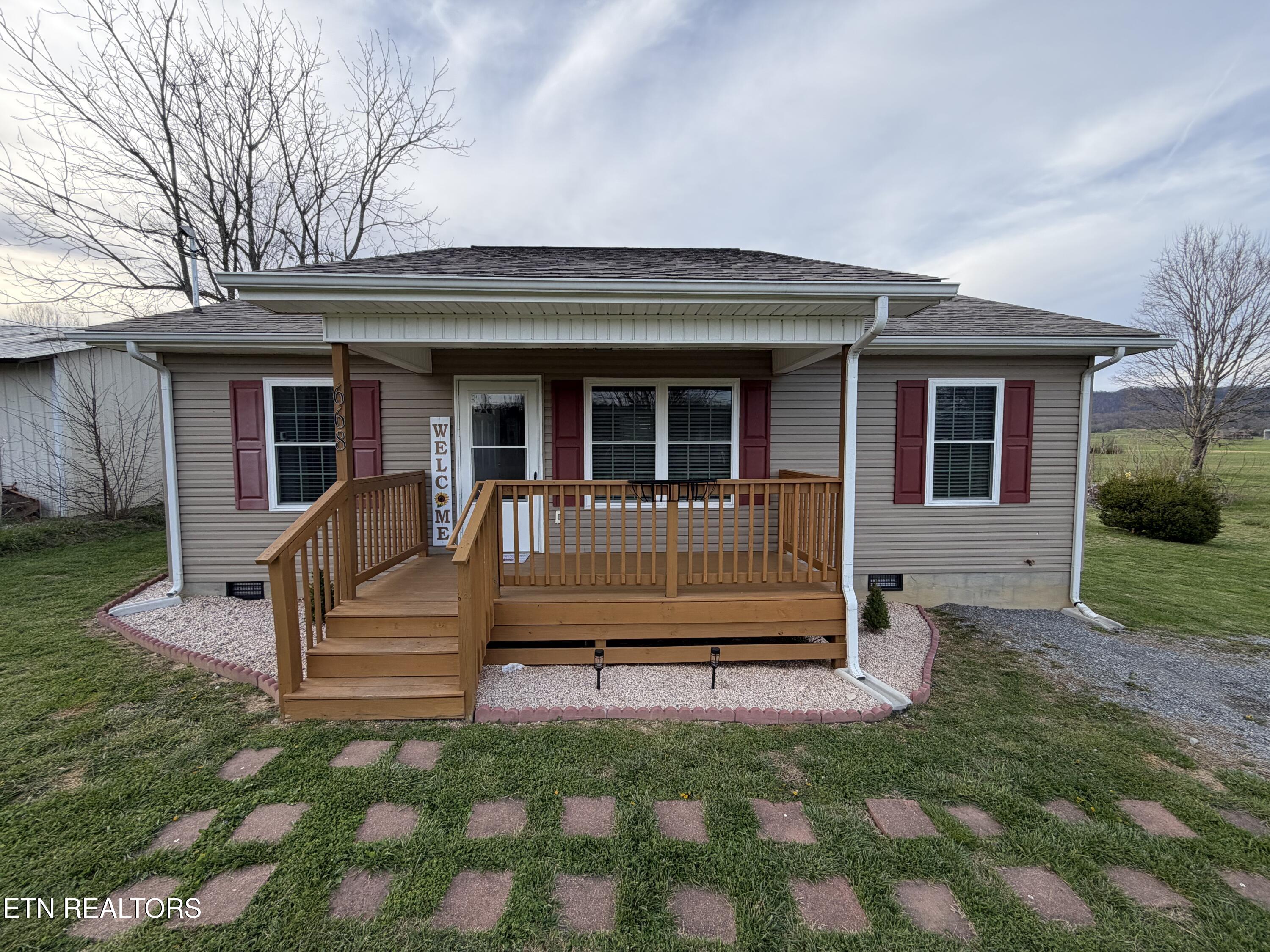 668 Town Creek Road Speedwell, TN 37870 - Photo 2 of 11 IMG_5131