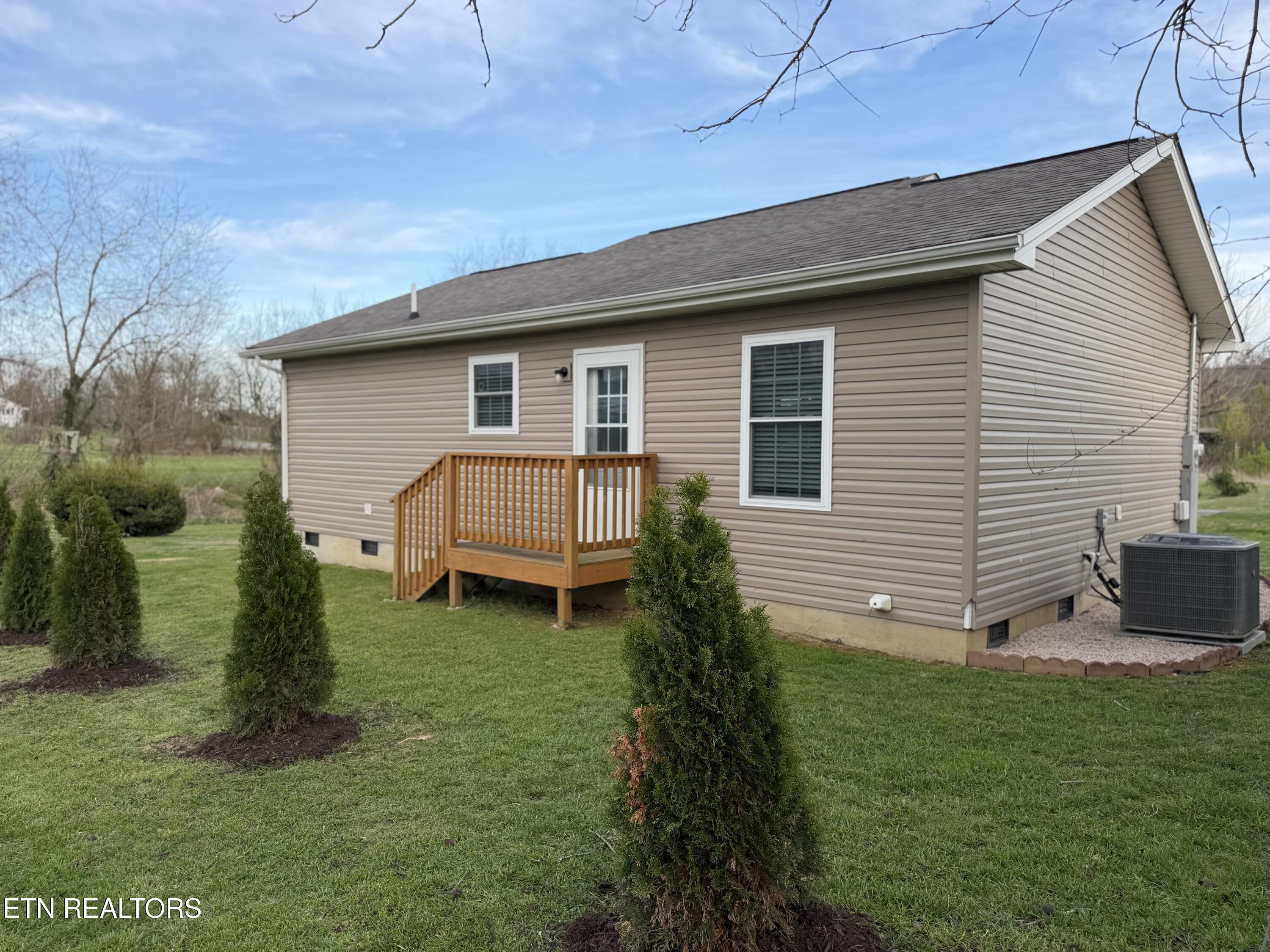 668 Town Creek Road Speedwell, TN 37870 - Photo 3 of 11 IMG_5132