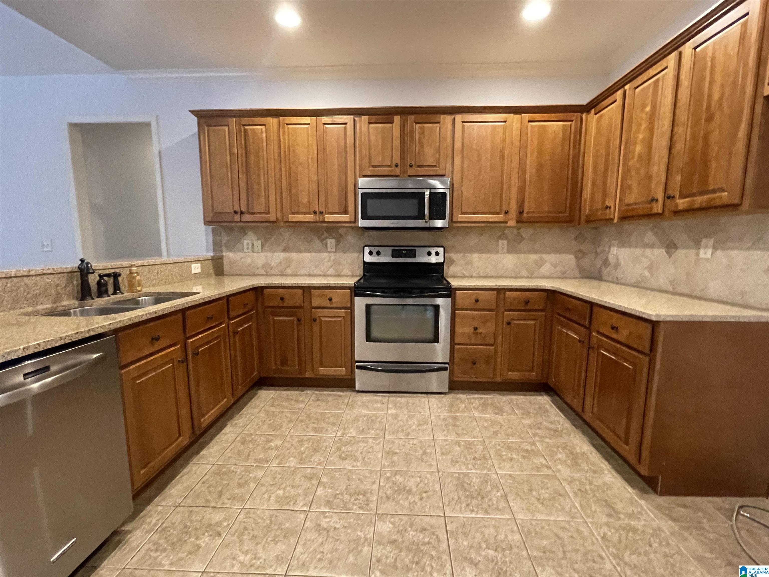 400 Ballantrae Road Pelham, AL 35124 - Photo 7 of 19