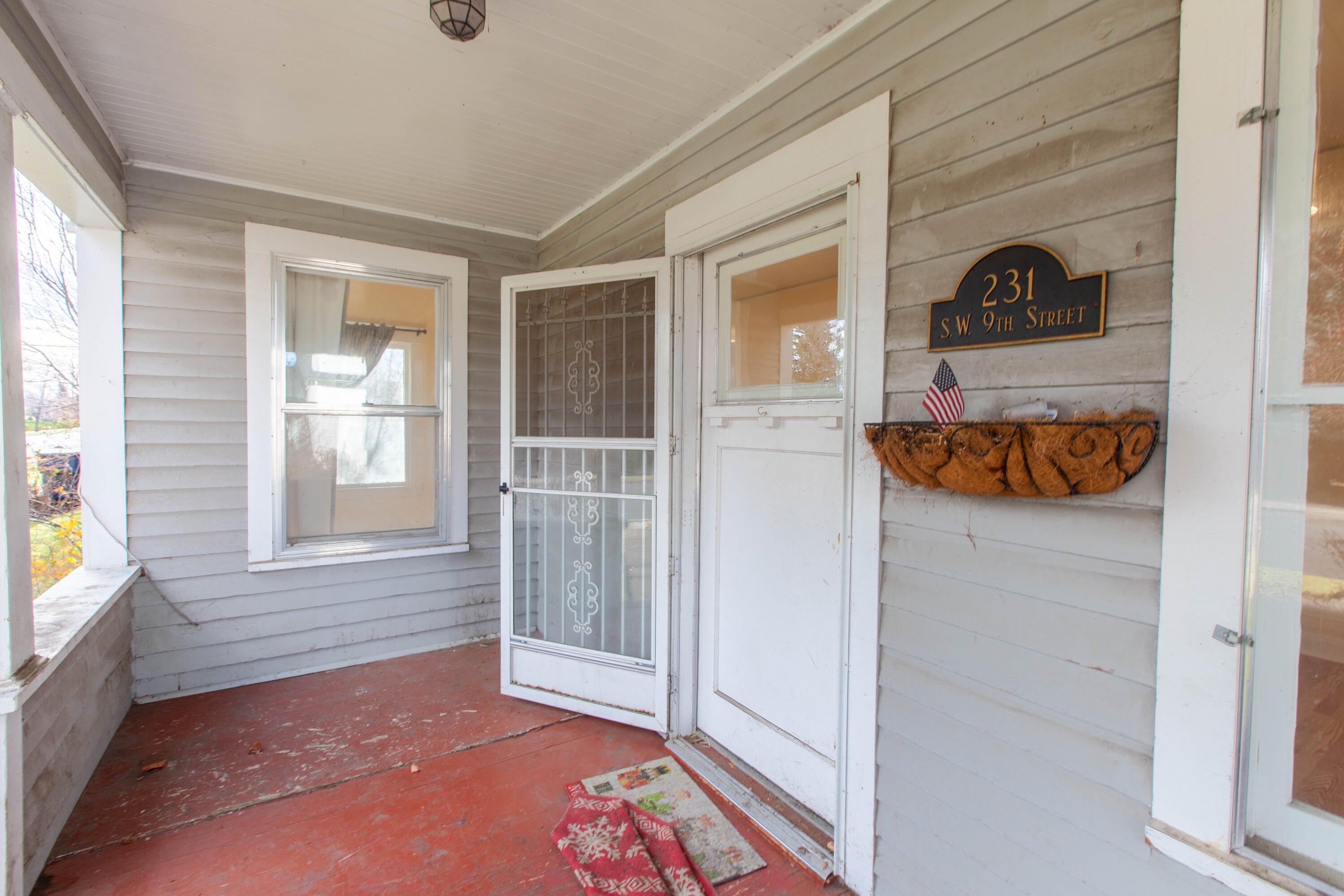 231 Southwest 9th Street Redmond, OR 97756 - Photo 2 of 30 02