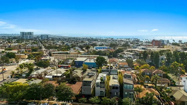 $3,950,000 | 304 Grand Boulevard, Venice, CA 90291
