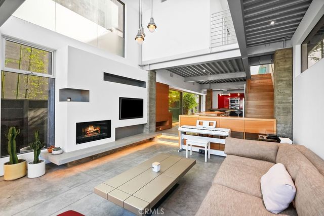 $3,950,000 | 304 Grand Boulevard, Venice, CA 90291