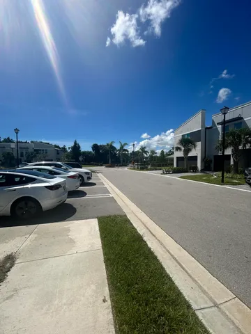 $3,000 | 5630 Enclave Drive, Mangonia Park, FL 33407