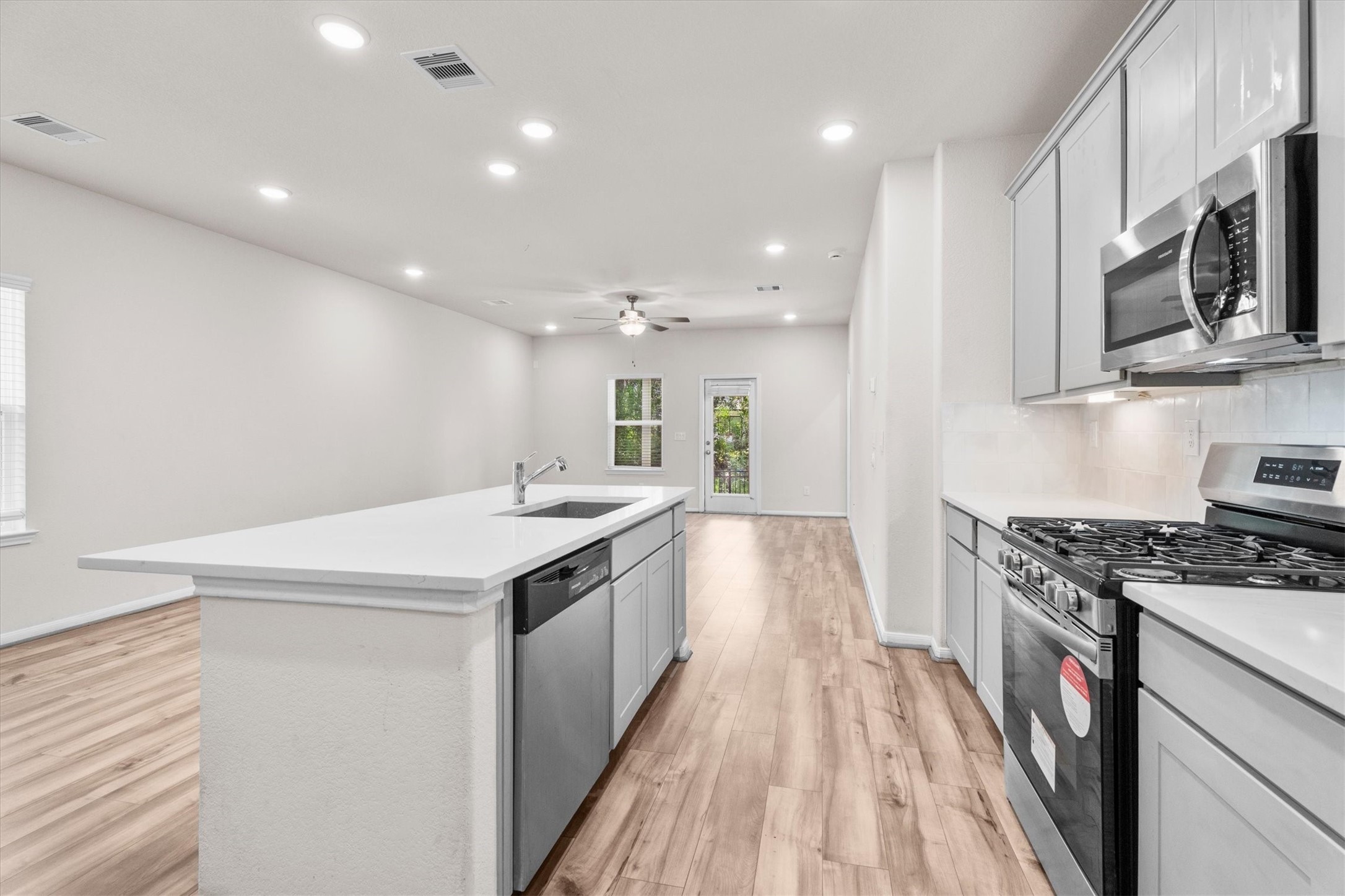 39 Courageous Side Way Magnolia, TX 77354 - Photo 8 of 44 The upgraded kitchen includes quartz/silestone countertops, under-cabinet lighting, and comes fully equipped with refrigerator, washer, and dryer for added convenience.
