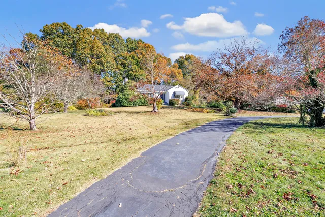 $449,900 | 104 Sperry Drive, Guilford, CT 06437