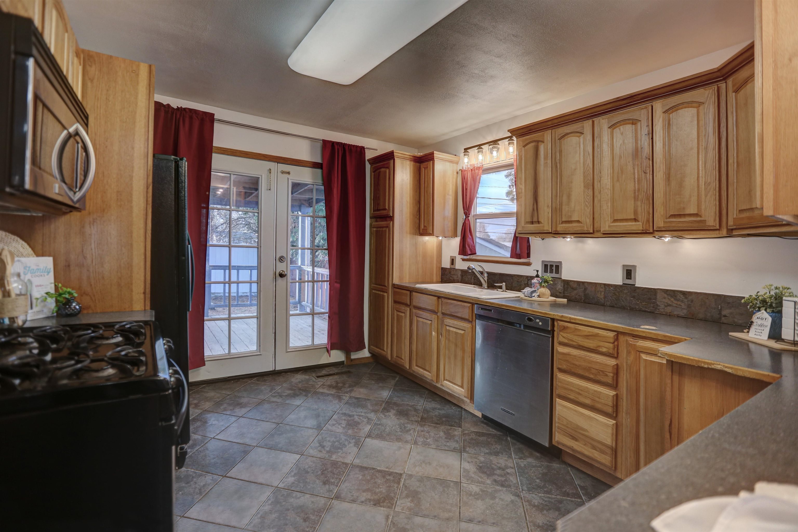 3017 West Longfellow Avenue Spokane, WA 99205 - Photo 9 of 27