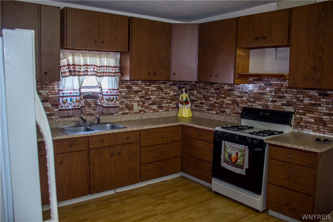 335 Austin Street Buffalo, NY 14207 - Photo 5 of 28