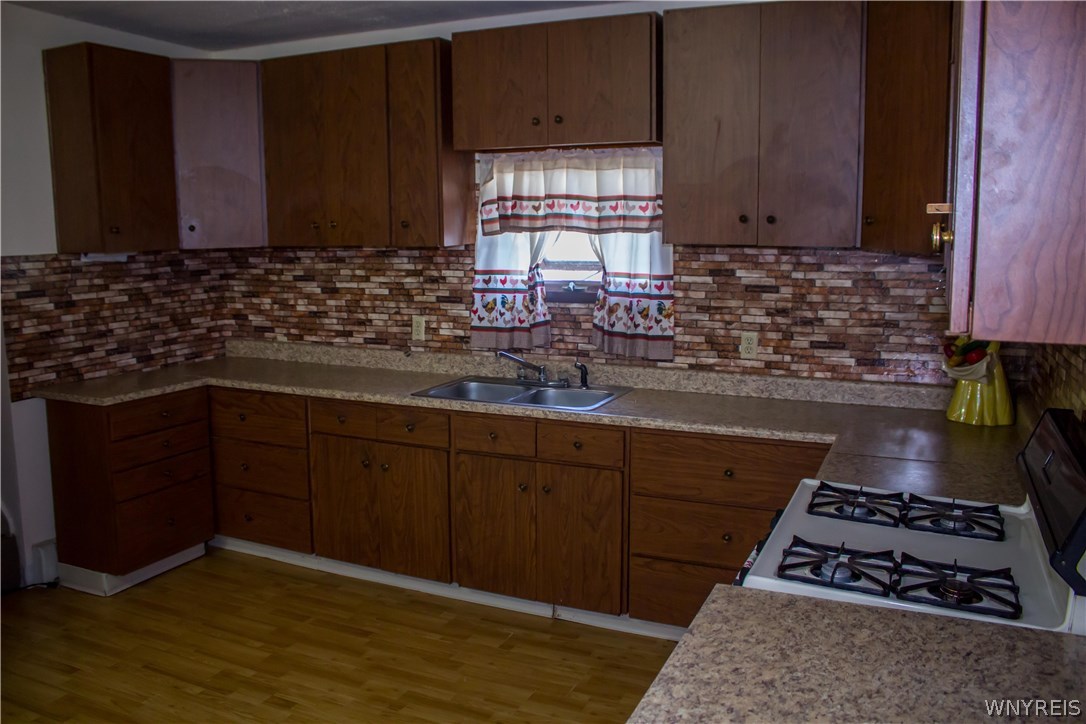 335 Austin Street Buffalo, NY 14207 - Photo 7 of 28