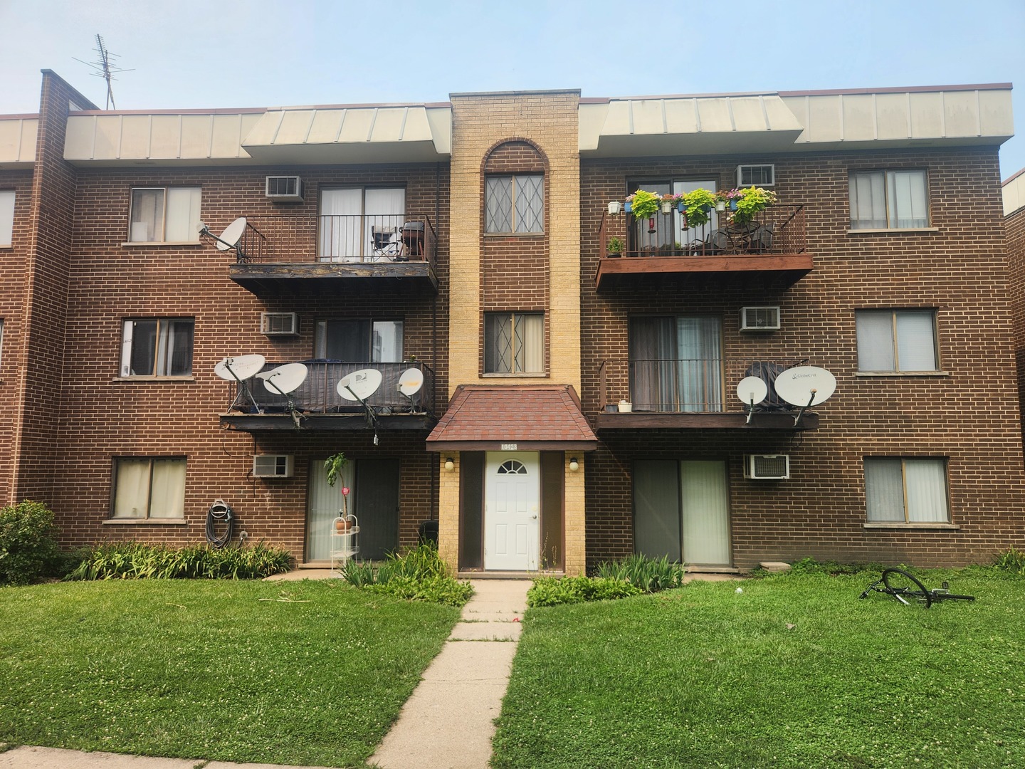 10423 Dearlove Road, Unit 2 Glenview, IL 60025 - Photo 1 of 14 Gallery Image 1