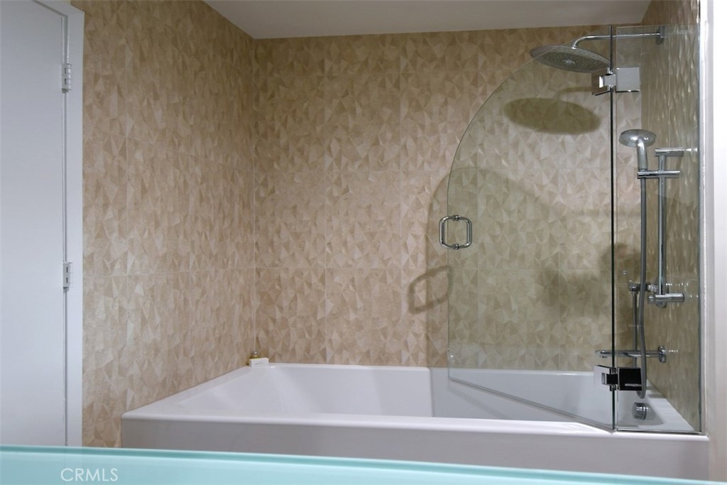 3935 Bon Homme Road Calabasas, CA 91302 - Photo 33 of 64 a bathroom with a bathtub and a shower