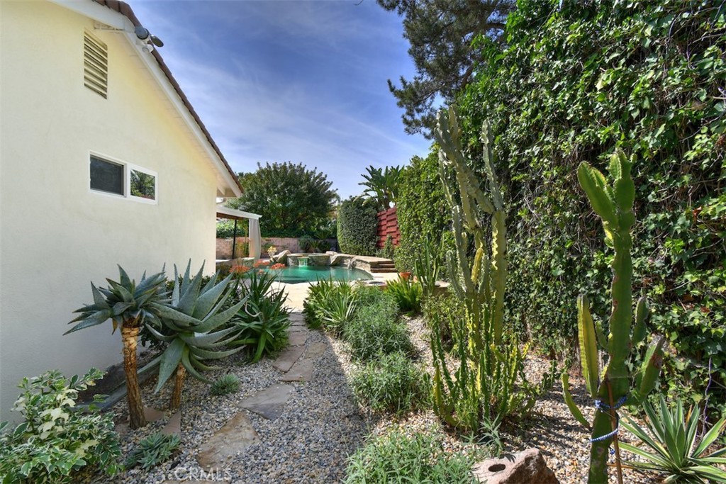 3935 Bon Homme Road Calabasas, CA 91302 - Photo 63 of 64 a backyard of a house with lots of green space