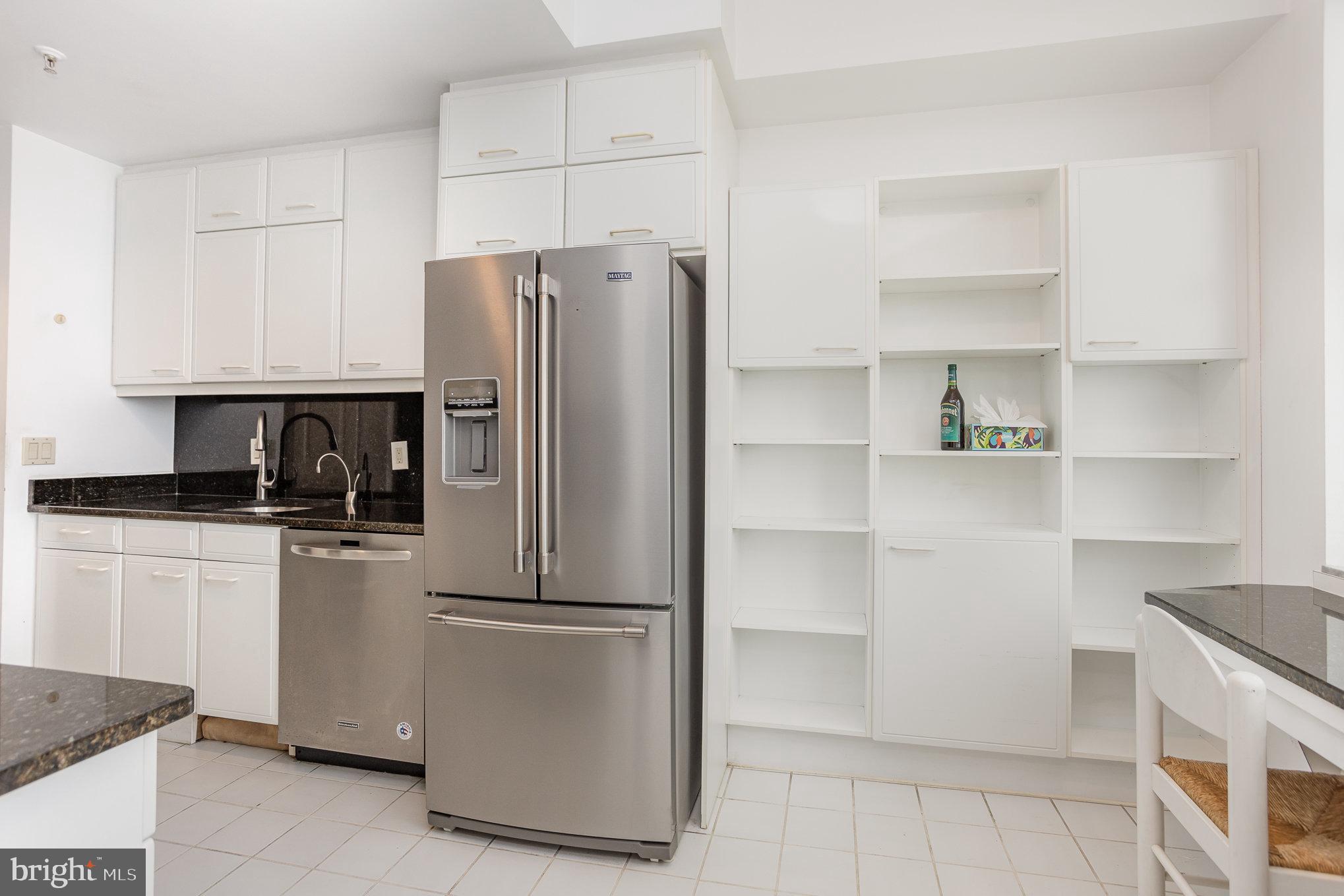 3801 Canterbury Road, Unit 817 Baltimore, MD 21218 - Photo 11 of 33 Kitchen