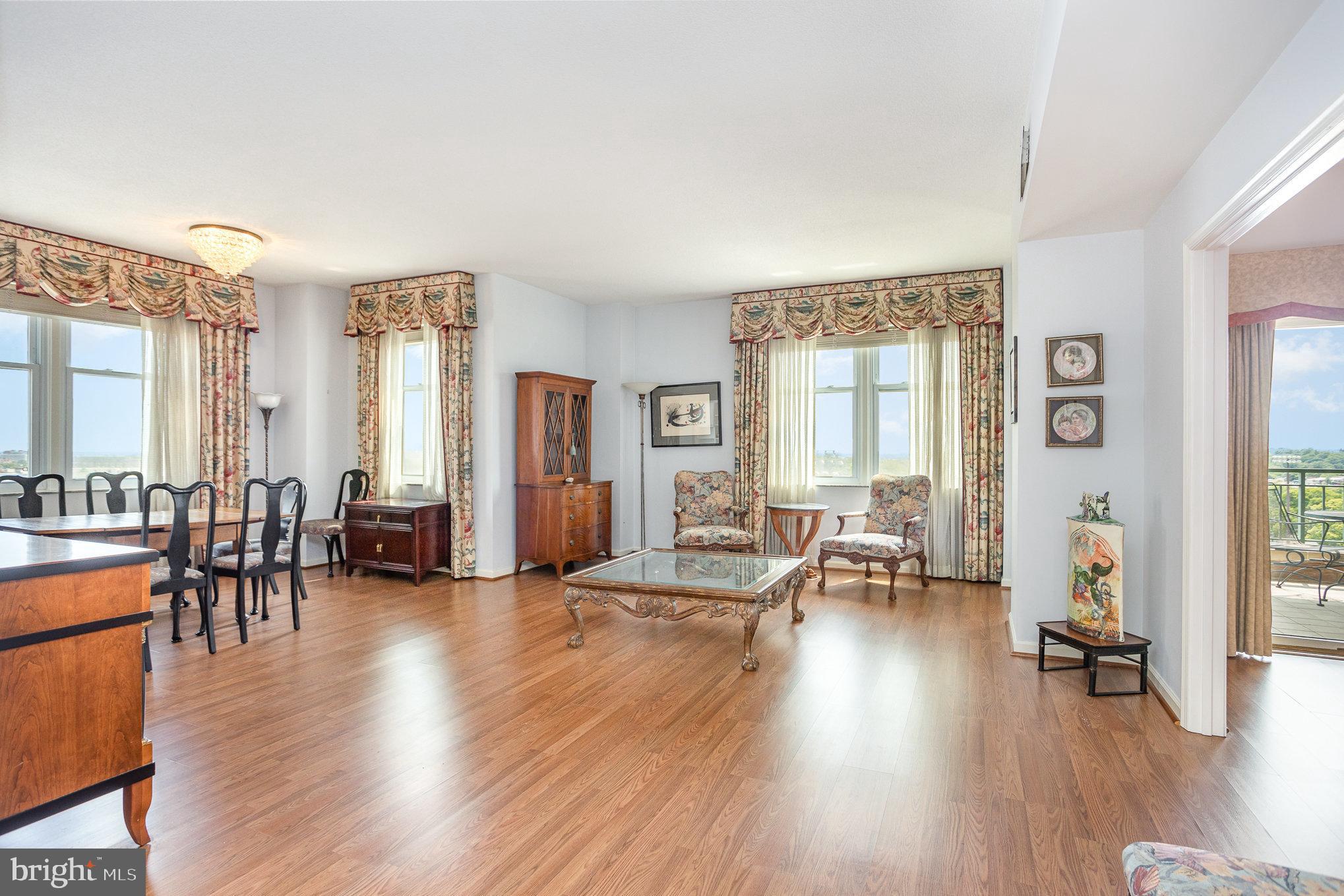 3801 Canterbury Road, Unit 817 Baltimore, MD 21218 - Photo 3 of 33 Living Room
