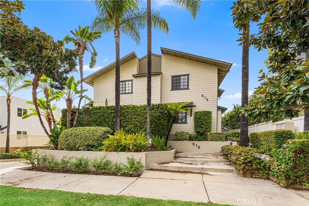 515 South Madison Avenue, Unit 2 Pasadena, CA 91101 - Photo 1 of 1 a front view of a house with a garden