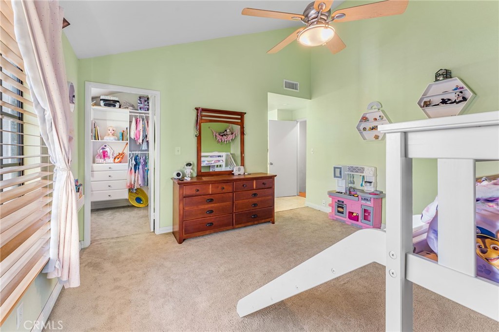 515 South Madison Avenue, Unit 2 Pasadena, CA 91101 - Photo 22 of 35 a bed room with a bed