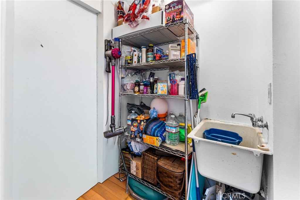 515 South Madison Avenue, Unit 2 Pasadena, CA 91101 - Photo 28 of 35 a living room with furniture and a wooden floor