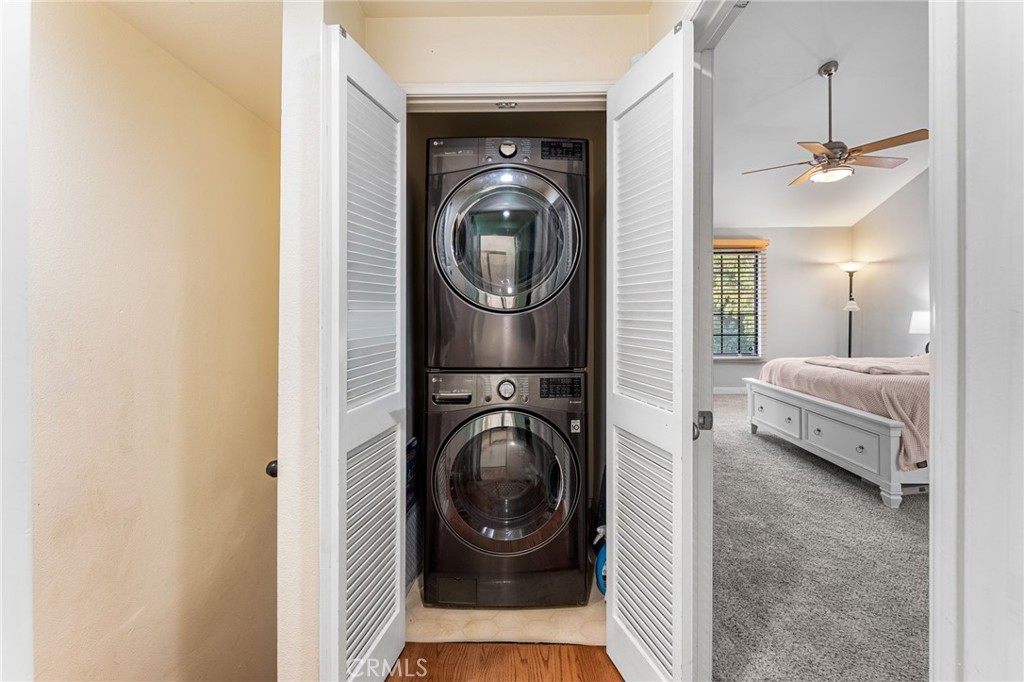 515 South Madison Avenue, Unit 2 Pasadena, CA 91101 - Photo 29 of 35 a view of living room washer and dryer