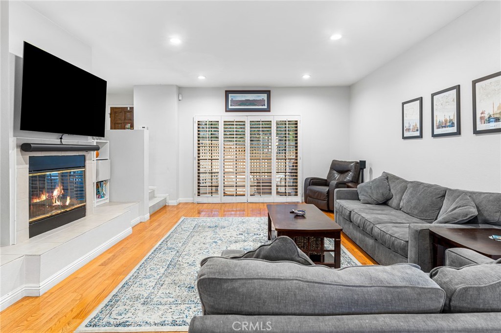 515 South Madison Avenue, Unit 2 Pasadena, CA 91101 - Photo 8 of 35 a living room with furniture tv and a fireplace