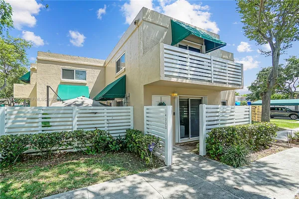 $2,995 | 14330 Southwest 97th Lane, Miami, FL 33186