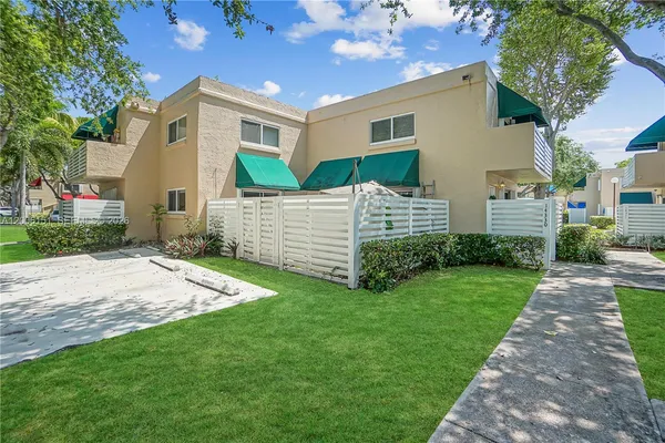 $2,995 | 14330 Southwest 97th Lane, Miami, FL 33186