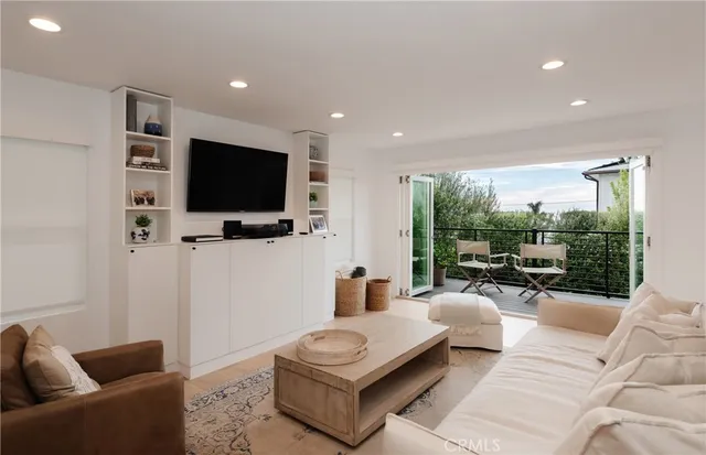 $1,999,999 | 1865 Hillcrest Drive, Hermosa Beach, CA 90254
