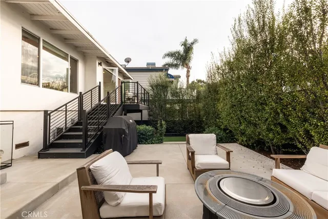 $1,999,999 | 1865 Hillcrest Drive, Hermosa Beach, CA 90254