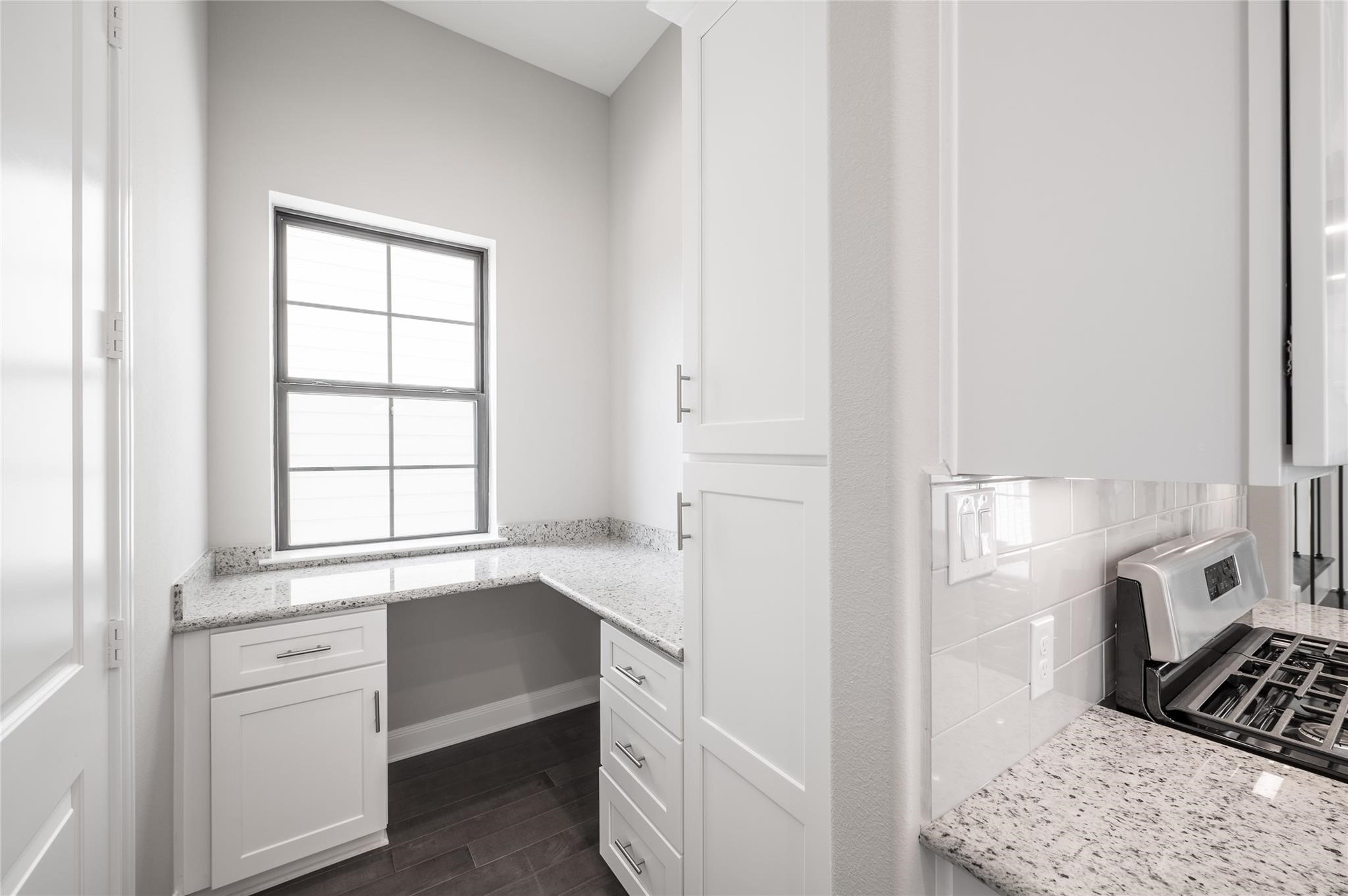 3327 Beverly Forest Drive Houston, TX 77057 - Photo 5 of 12