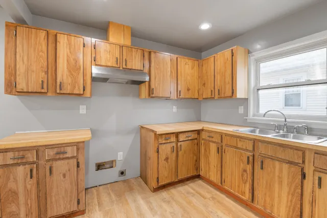 $219,900 | 725 North Irwin Avenue, Green Bay, WI 54302