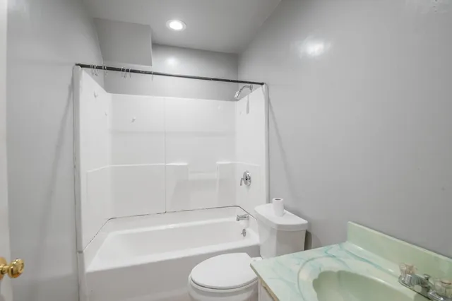 $219,900 | 725 North Irwin Avenue, Green Bay, WI 54302