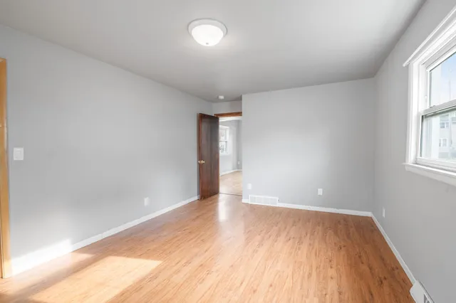 $219,900 | 725 North Irwin Avenue, Green Bay, WI 54302