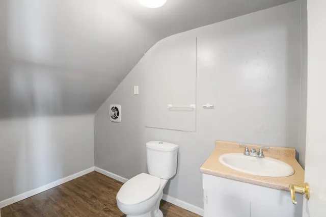 $219,900 | 725 North Irwin Avenue, Green Bay, WI 54302