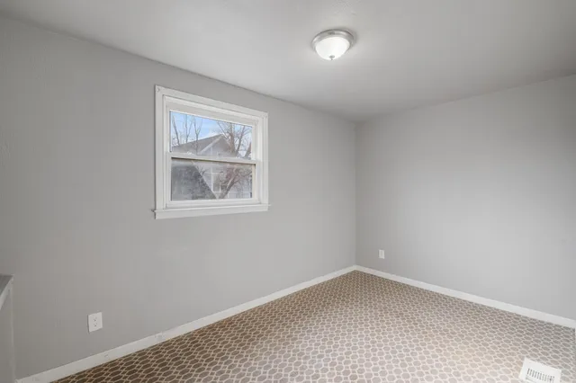 $219,900 | 725 North Irwin Avenue, Green Bay, WI 54302