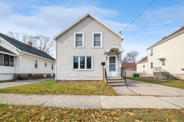 $219,900 | 725 North Irwin Avenue, Green Bay, WI 54302