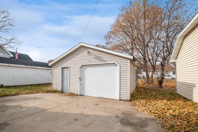 $219,900 | 725 North Irwin Avenue, Green Bay, WI 54302