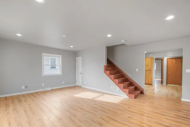 $219,900 | 725 North Irwin Avenue, Green Bay, WI 54302