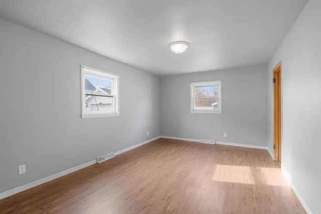 $219,900 | 725 North Irwin Avenue, Green Bay, WI 54302