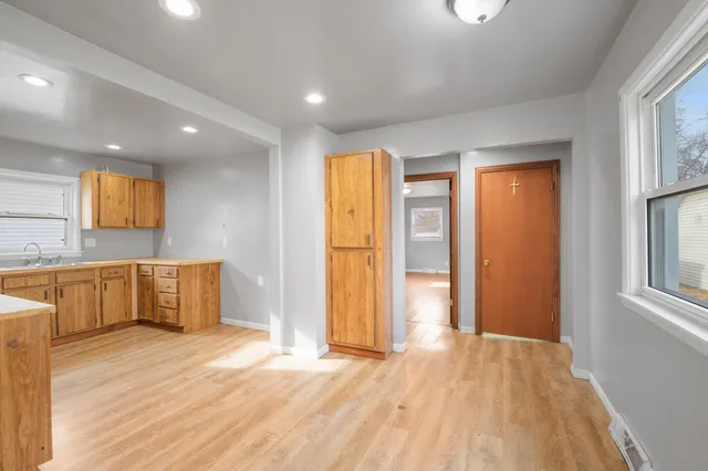 $219,900 | 725 North Irwin Avenue, Green Bay, WI 54302