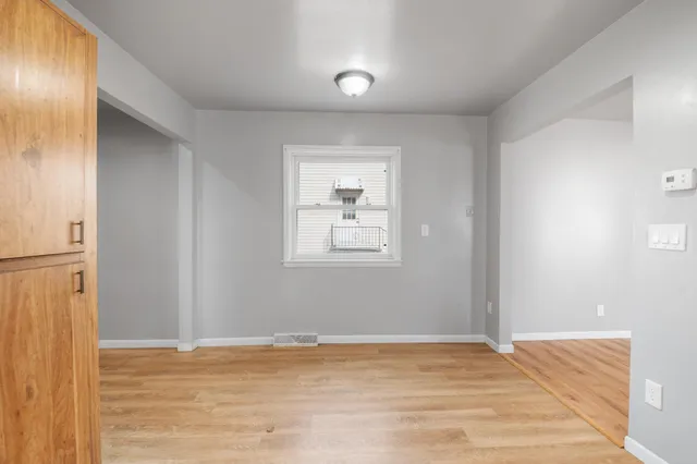 $219,900 | 725 North Irwin Avenue, Green Bay, WI 54302