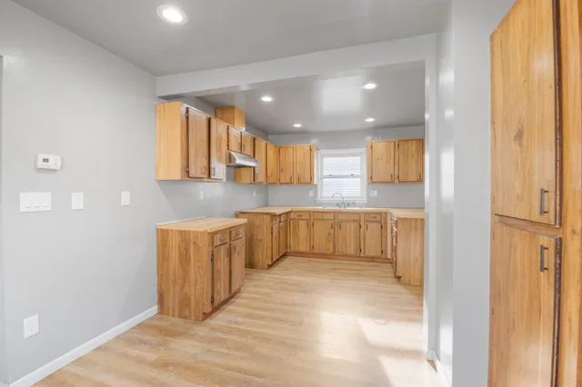 $219,900 | 725 North Irwin Avenue, Green Bay, WI 54302