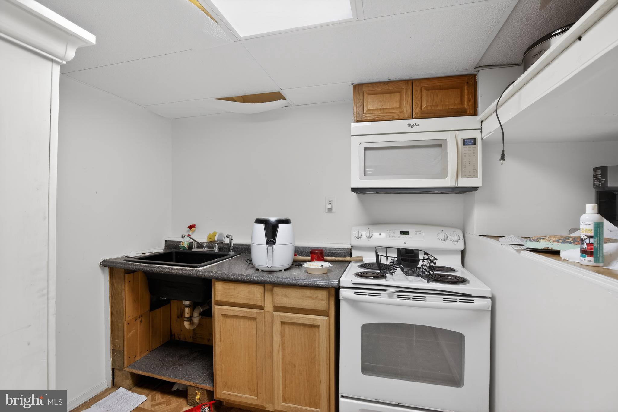 4144 Fox Trail Road Havre de Grace, MD 21078 - Photo 21 of 39 a kitchen with a stove and a microwave
