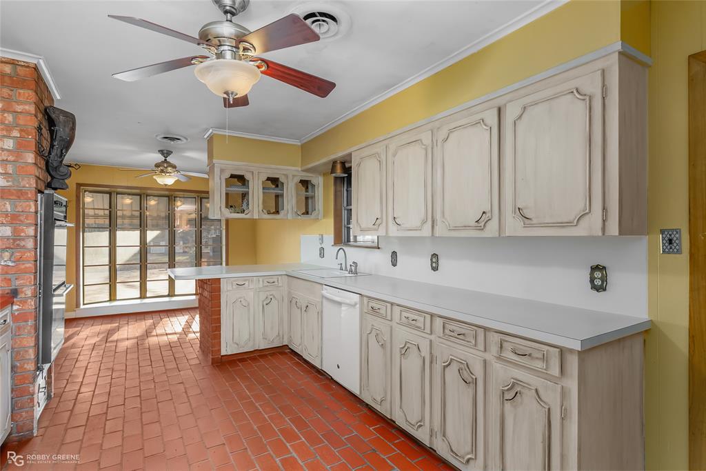 2534 Highway 146 Homer, LA 71040 - Photo 10 of 38 Spacious kitchen