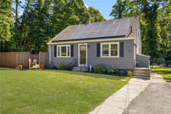 $474,900 | 400 Crandall Road, Tiverton, RI 02878