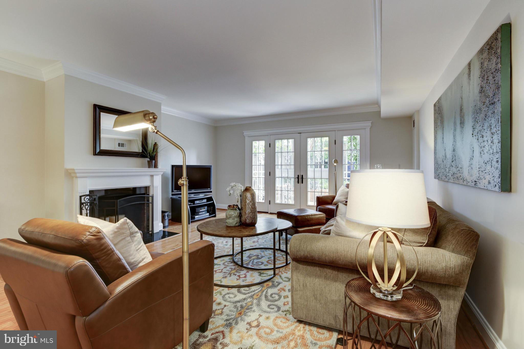 320 8th Street Southeast Washington, DC 20003 - Photo 10 of 27 Living Room