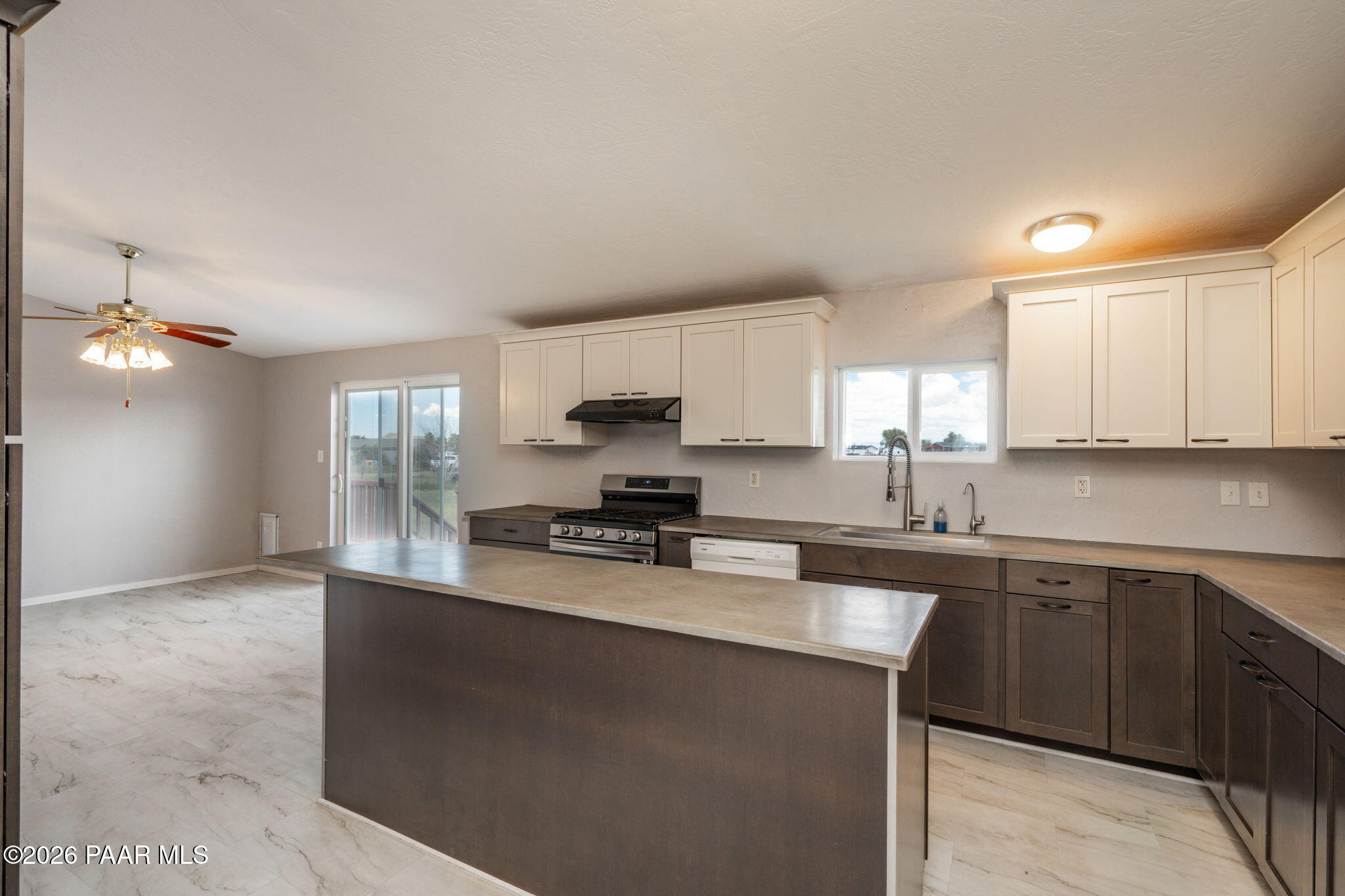 1450 Outer Loop Road Chino Valley, AZ 86323 - Photo 14 of 51 Kitchen / Dining