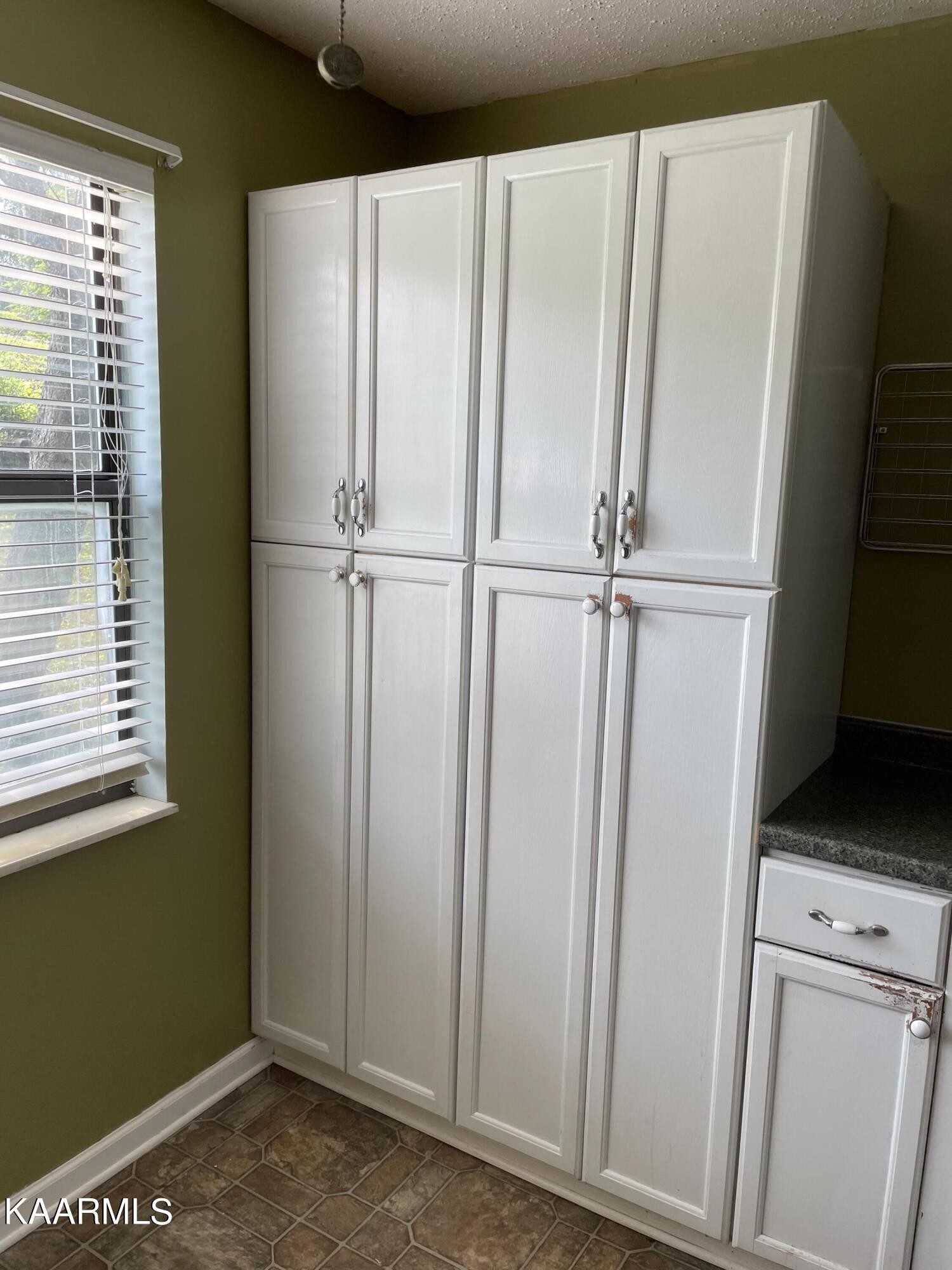 330 South Apache Road Clinton, TN 37716 - Photo 11 of 40